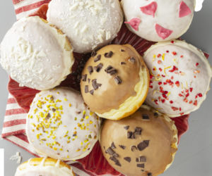 „Wypełniam słodki obowiązek!” – odkryliśmy, że w Tłusty Czwartek kalorie nie naliczają się! Przeczytaj więcej!