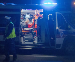 Z dwoma promilami wjechał w latarnie i drzewo. Masakra na Mokotowie