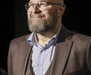 Od amanta z „Magdy M.” do twardziela z brodą. Tak przez lata zmieniał się Szymon Bobrowski