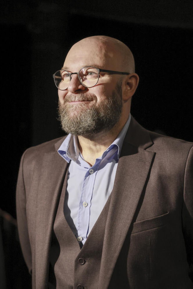Od amanta z „Magdy M.” do twardziela z brodą. Tak przez lata zmieniał się Szymon Bobrowski
