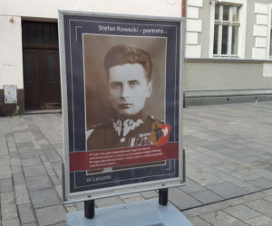 Grot na leszczyńskim deptaku. Wystawa uliczna o Stefanie Grocie Roweckim