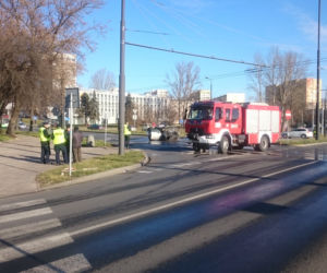 Lublin: POŻAR samochodu na Podzamczu! Auto w płomieniach. DUŻE utrudnienia [ZDJĘCIA]