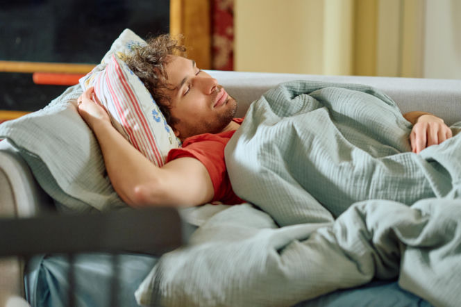 "Na Wspólnej", odcinek 4195: profesor Agier słabnie na oddziale kardiochirurgii. Na oczach przerażonej córki dochodzi u niej do zatrzymania akcji serca