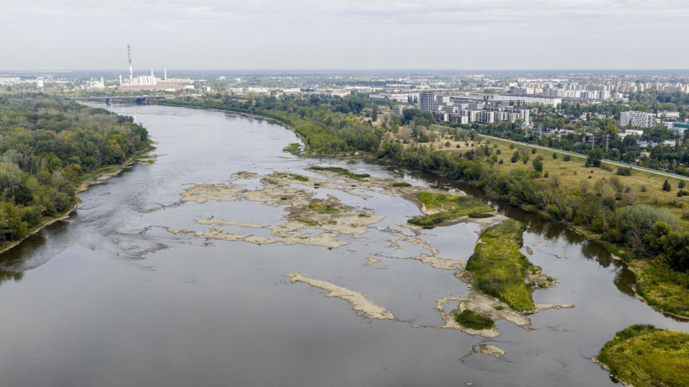 Wisła wysycha. Tak źle nie było nigdy w historii. Zdjęcia z lotu ptaka obrazują skalę suszy