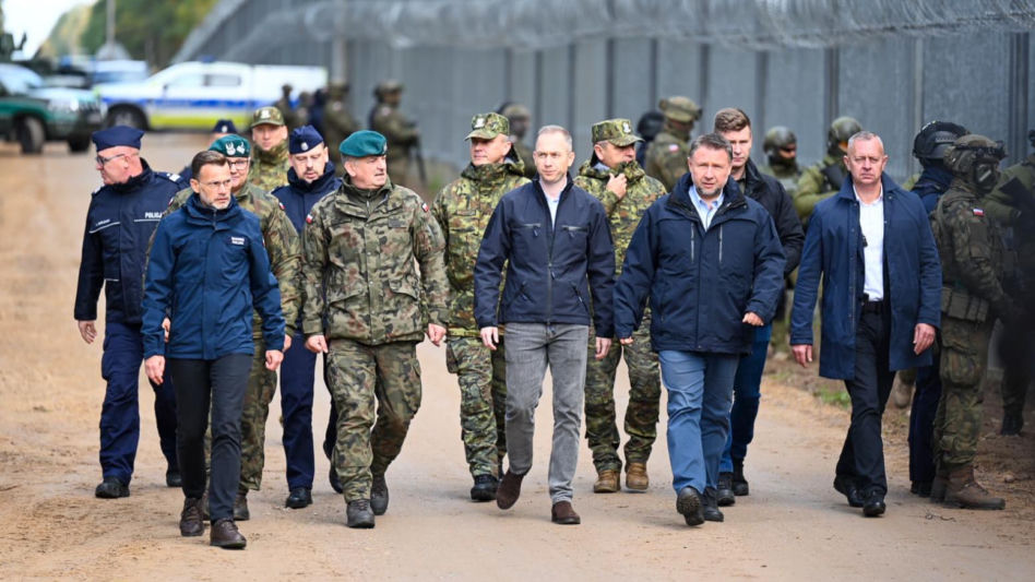 Bezpieczeństwo granic priorytetem rządu. Inwestycje w obronność i rekordowe zaufanie do służb