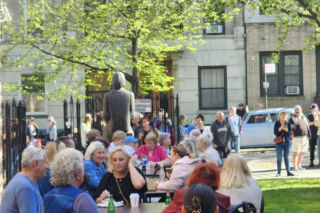 Zabytkowe auta, dobra muzyka i kiełbaski. Tu Polonia wita wiosnę na Przedmajówce