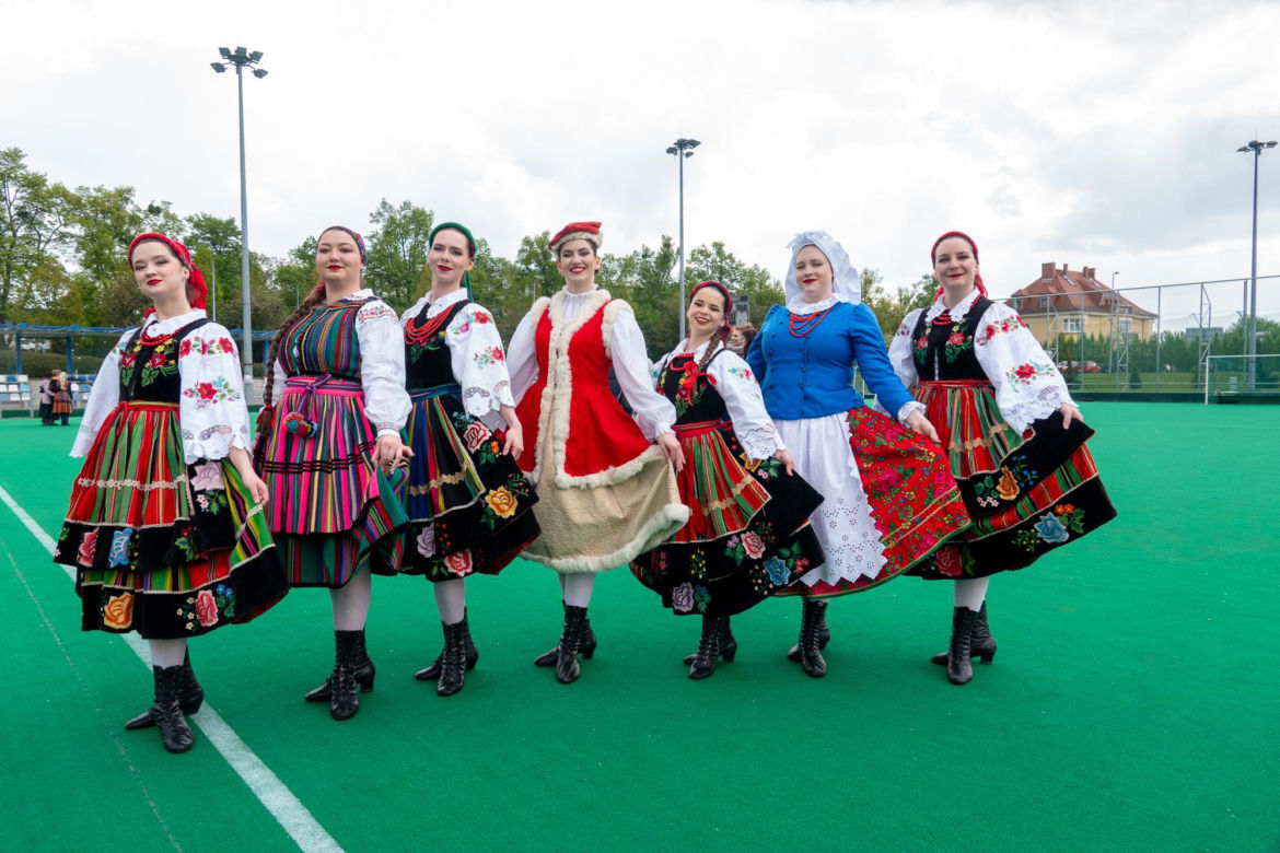 Na AWF-ie wspólnie zatańczyli poloneza