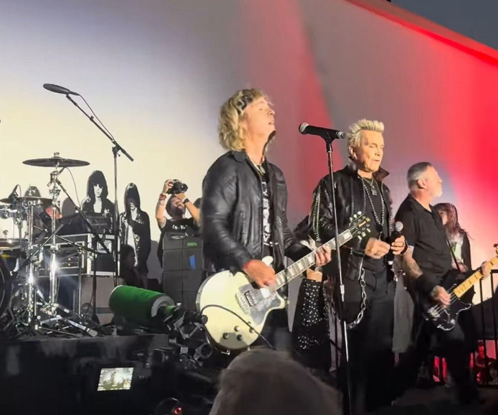 Muzycy Billie Joe Armstrong, Billy Idol i CJ Ramone na scenie. O koncercie ku czci Ramones przeczytasz na EskaRock.