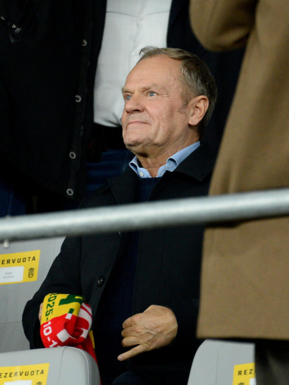 Donald Tusk przyleciał na mecz Litwa - Polska