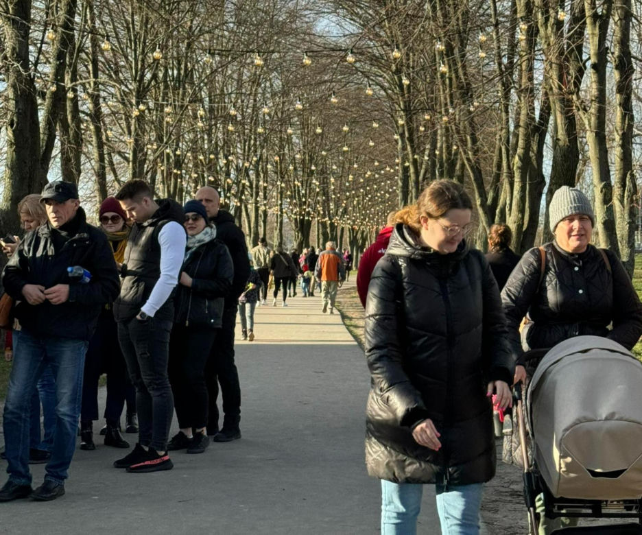 Z takiej pogody żal nie skorzystać. Nad Zalewem Zamborzyckim tłum spacerowiczów! [GALERIA]