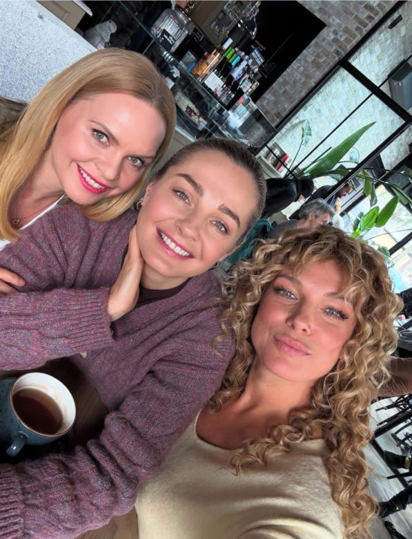 Przyjaciółki, 26 sezon. Inga (Małgorzata Socha), Patrycja (Joanna Liszowska) Anka (Magdalena Stużyńska)