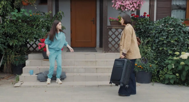 M jak miłość odc. 1895. Agnes (Amanda Mincewicz), Basia (Karina Woźniak)