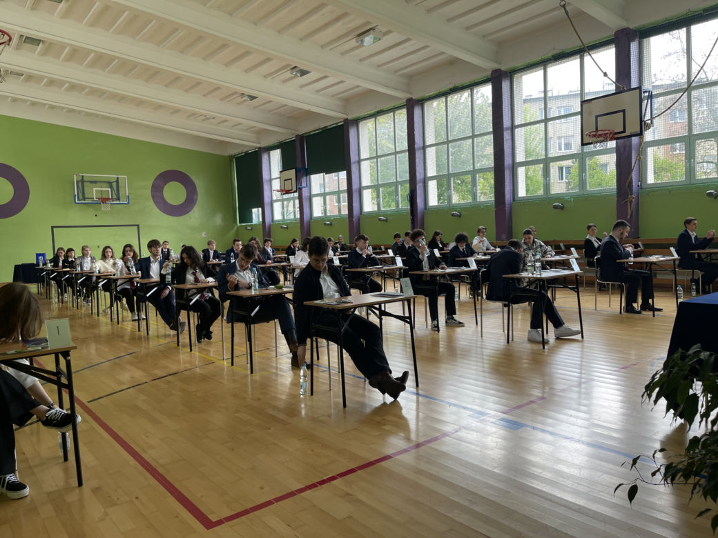 Matura 2023 z matematyki. Uczniowie z Krakowa rozpoczęli egzamin