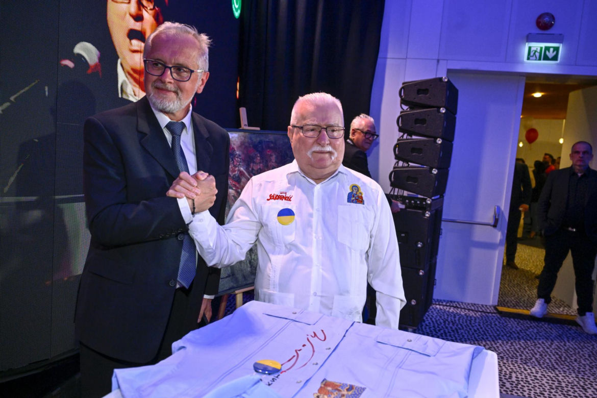 Wałęsa, Doda i Najman z żoną na gali "Osobowości i Sukcesy"