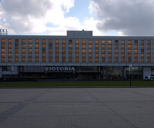 Tych miejsc już nie zobaczycie! Oto kultowe kawiarnie przedwojennej Warszawy [GALERIA]