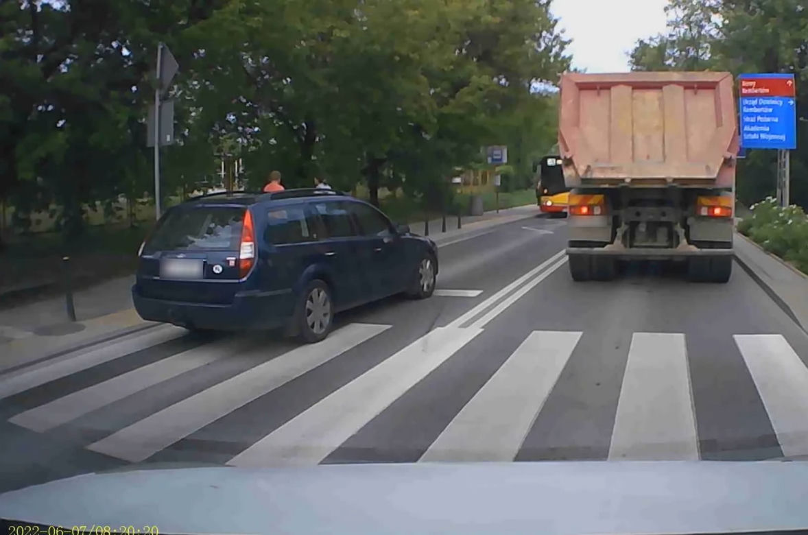 Staranował fordem pieszą na pasach. Wszystko zarejestrował inny kierowca