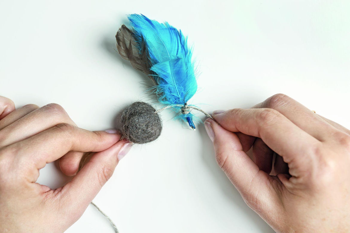 DIY – ekozabawka: wędka dla kota – instrukcja wykonania (3)