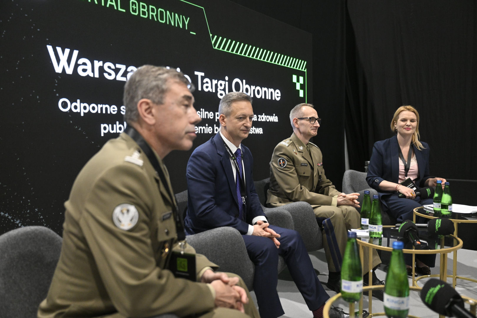 Warszawskie Targi Obronne. Scena Niebieska. Warszawskie Targi Obronne.. Scena Niebieska Jak w czasie kryzysu zapewnić łączność satelitarną instytucjom państwa i instytucjom rządowym? Budowa suwerennego systemu: potrzeby oraz krajowe zdolności przemysłowe