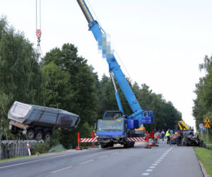 Wypadek w Grębiszewie. Tak wyglądają zmasakrowane pojazdy