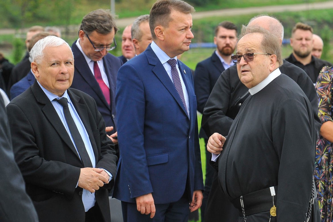 Ukłony dla Rydzyka, uśmiech dla Kaczyńskiego