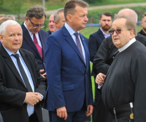 Ukłony dla Rydzyka, uśmiech dla Kaczyńskiego