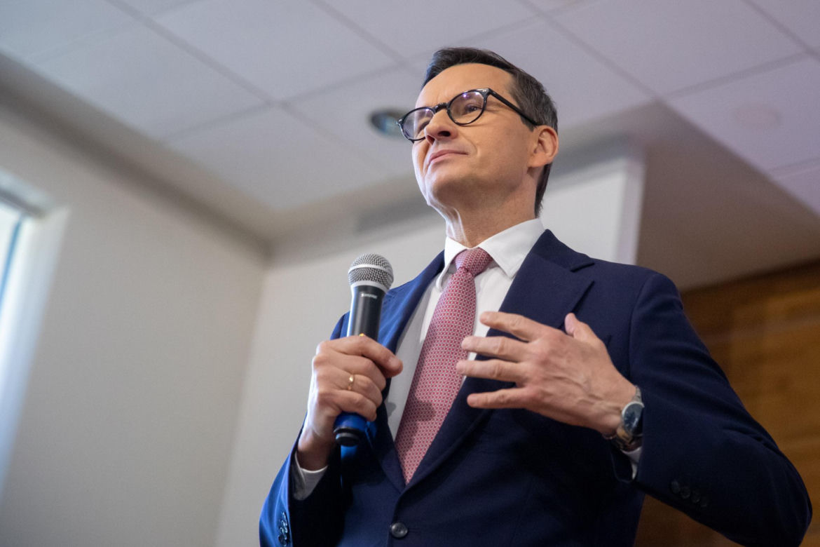 Mateusz Morawiecki i szychy z PiS w Toruniu. Spotkanie w sali widowiskowej Muzeum Etnograficznego im. Marii Znamierowskiej-Prüfferowej