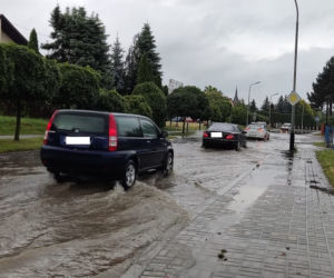 Ulewa w Rzeszowie! Rynny nie wytrzymują od nadmiaru deszczu [ZDJĘCIA,WIDEO]