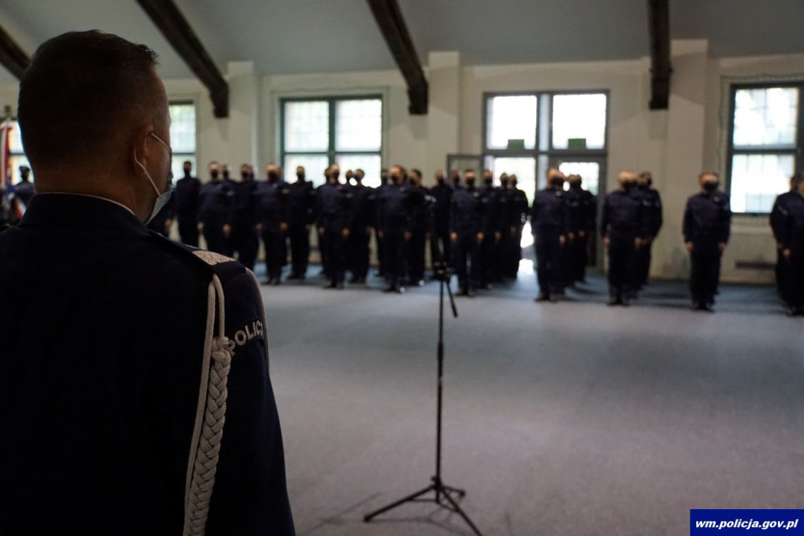 Nowi policjanci na Warmii i Mazurach. Liczba wolnych miejsc zmalała do 40