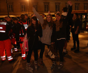 Nightskating. Warszawiacy przejechali stolicę na rolkach [Zdjęcia]