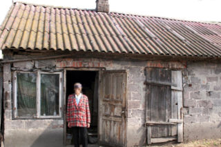 Stanisław latami trzymał ukochaną w komórce obok świń. „Podbieram paszę i zlewki z koryta”