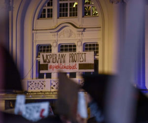 Strajk kobiet w Toruniu. Tańce, straż pod kościołem i wiele więcej - środa (28.10.2020)