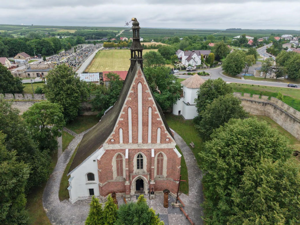 Kościół w Szydłowie po burzy