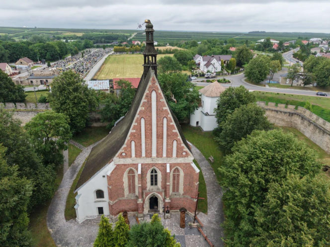 Kościół w Szydłowie po burzy