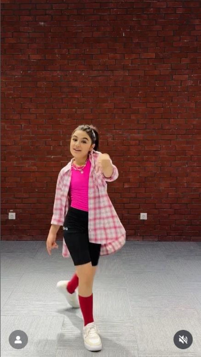 Azerbejdżan reprezentuje Yağmur z piosenką "Miau Miau"