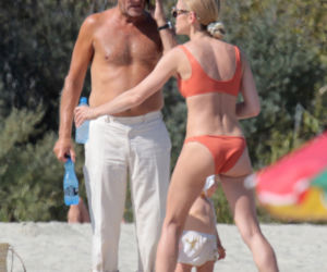 Kasia Tusk w bikini na plaży z rodziną