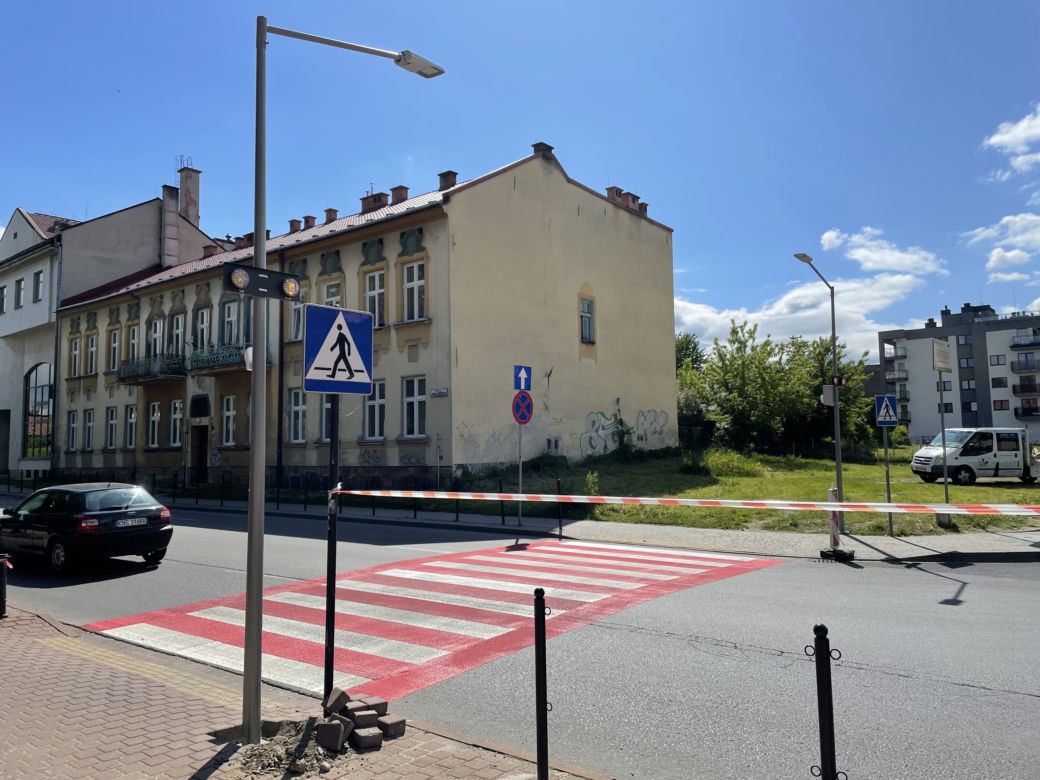 Bezpieczne przejście dla pieszych na skrzyżowaniu ul. Mickiewicza i al. Wolności