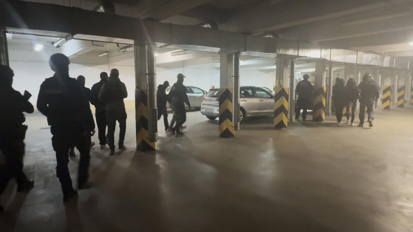 Siedem osób zatrzymanych za posiadanie broni. Wśród nich "wor w zakonie". Przyjechał do Polski wykonać zlecenie
