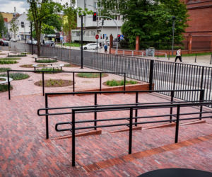 Akademicka Strefa Sztuki Scenicznej, Katowice - przestrzeń przed budynkiem