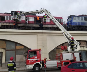 Awaria pociągu na estakadzie.
