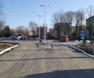 Kończy się budowa ronda na ulicy Barskiej