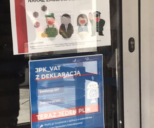 ABSURD w Sosnowcu! Ochroniarz bez maseczki każe innym zakrywać twarz. To BEZ SENSU!