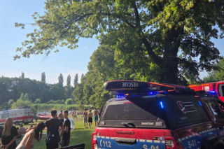 Przerażające sceny we Wrocławiu. Szukali jej pod wodą, tworząc łańcuch życia