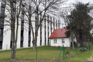 Dom przy ul. Jutrzenka 4 w Krakowie i sąsiedni akademik