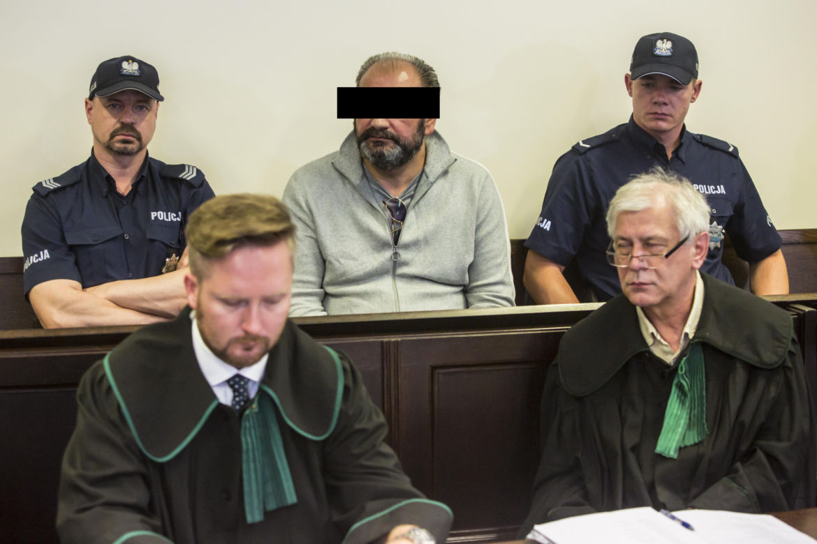 Szef wnuczkowej mafii popłakał się przed sądem