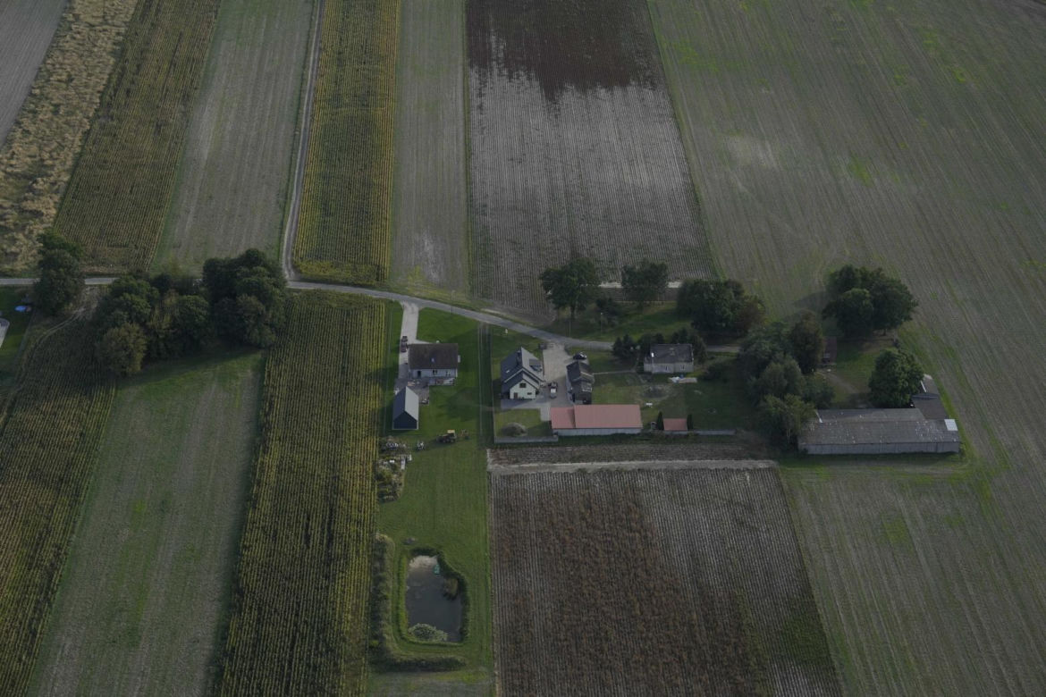Lecieliśmy nad terenem, na którym ma powstać Centralny Port Komunikacyjny. Z góry widać problem, o którym się nie mówi