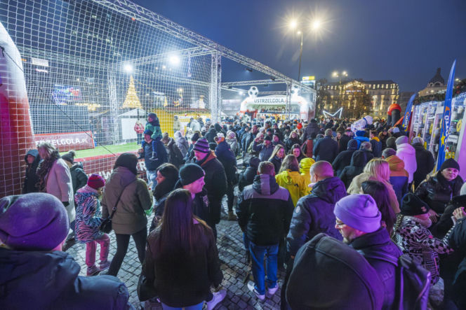 Tłumy na świątecznym Jarmarku Warszawskim. Zapytaliśmy ludzi, co o nim myślą