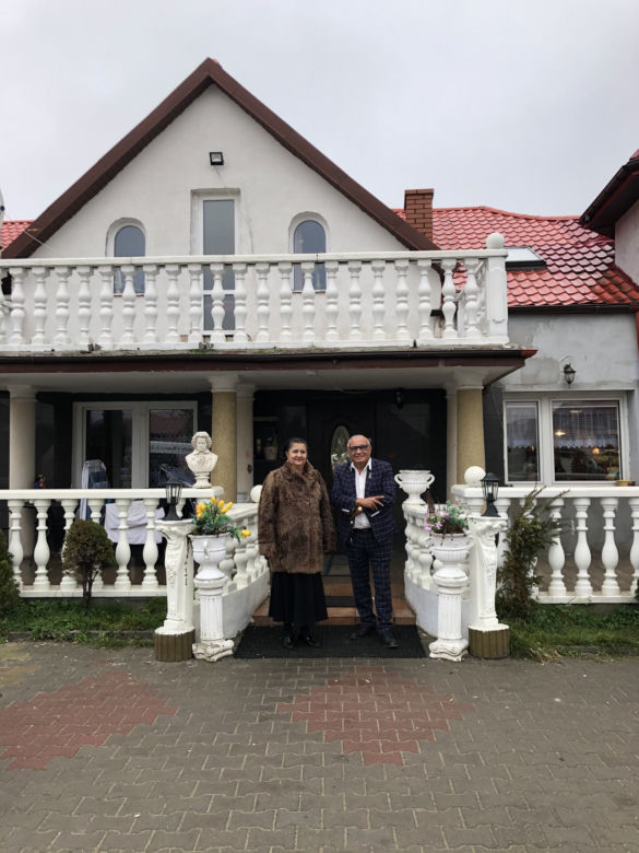 Don Vasyl pokazuje swój dom 