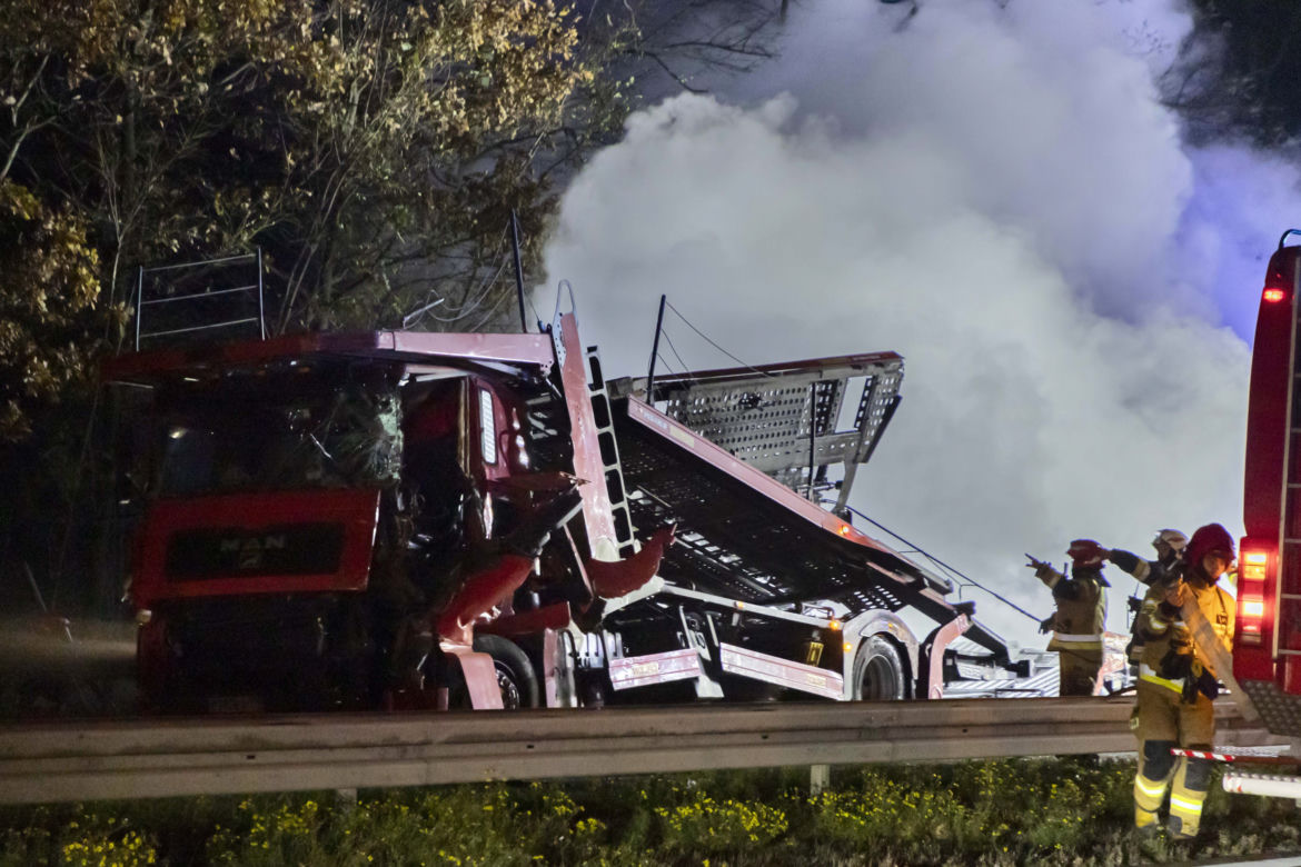 Zderzenie 5 pojazdów na A4. Paliła się ciężarówka! [ZDJĘCIA]
