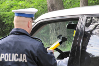 Policyjny pościg w Kłodzku. Kierowca miał 5 zakazów prowadzenia pojazdów i był kompletnie pijany!