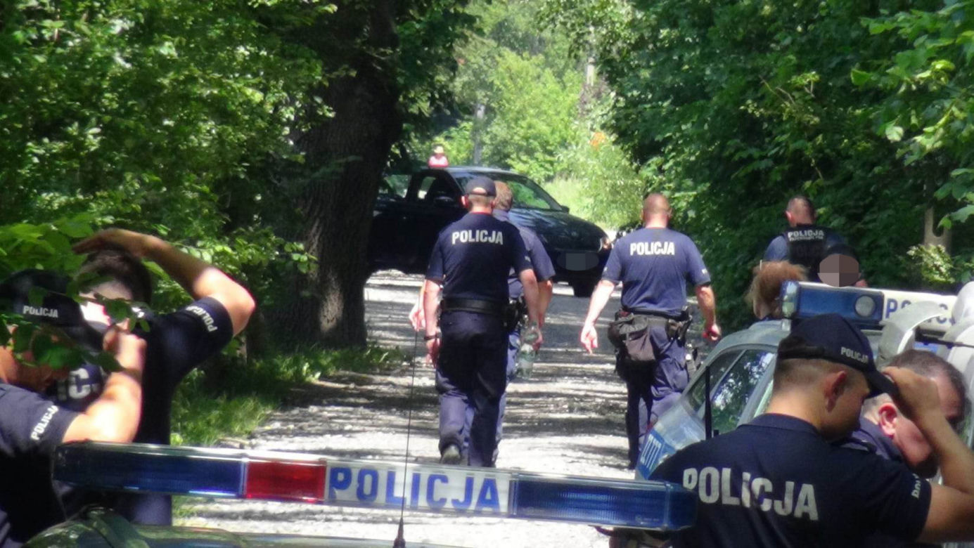 Alarm w Piasecznie! Więzień pobił policjanta i uciekł sprzed sądu!